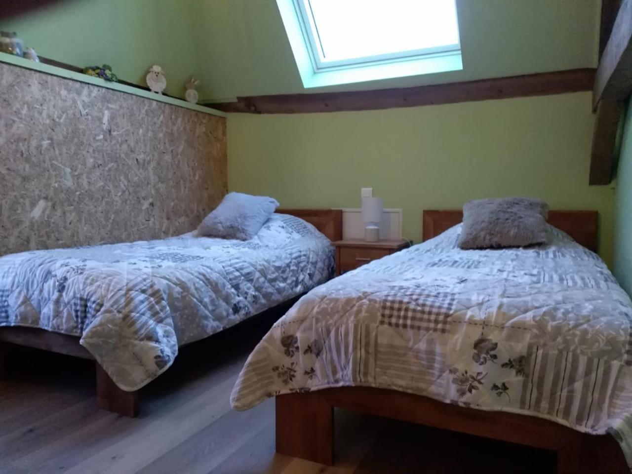 Gite De La Ferme Des Crins Blancs Villa Хазбрук Екстериор снимка